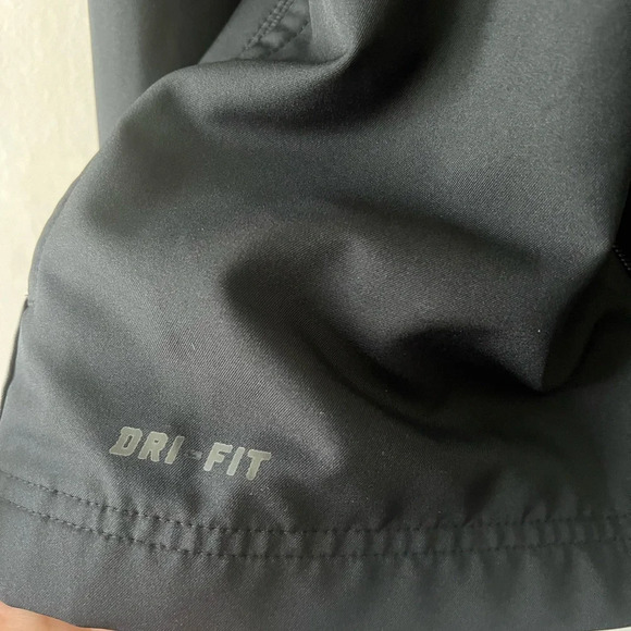 Nike Drifit Lightweight Jacket - Picture 8 of 9